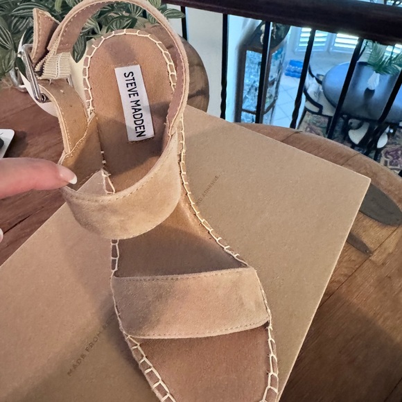 Steve Madden size 8 wedge women’s shoes - Picture 2 of 5